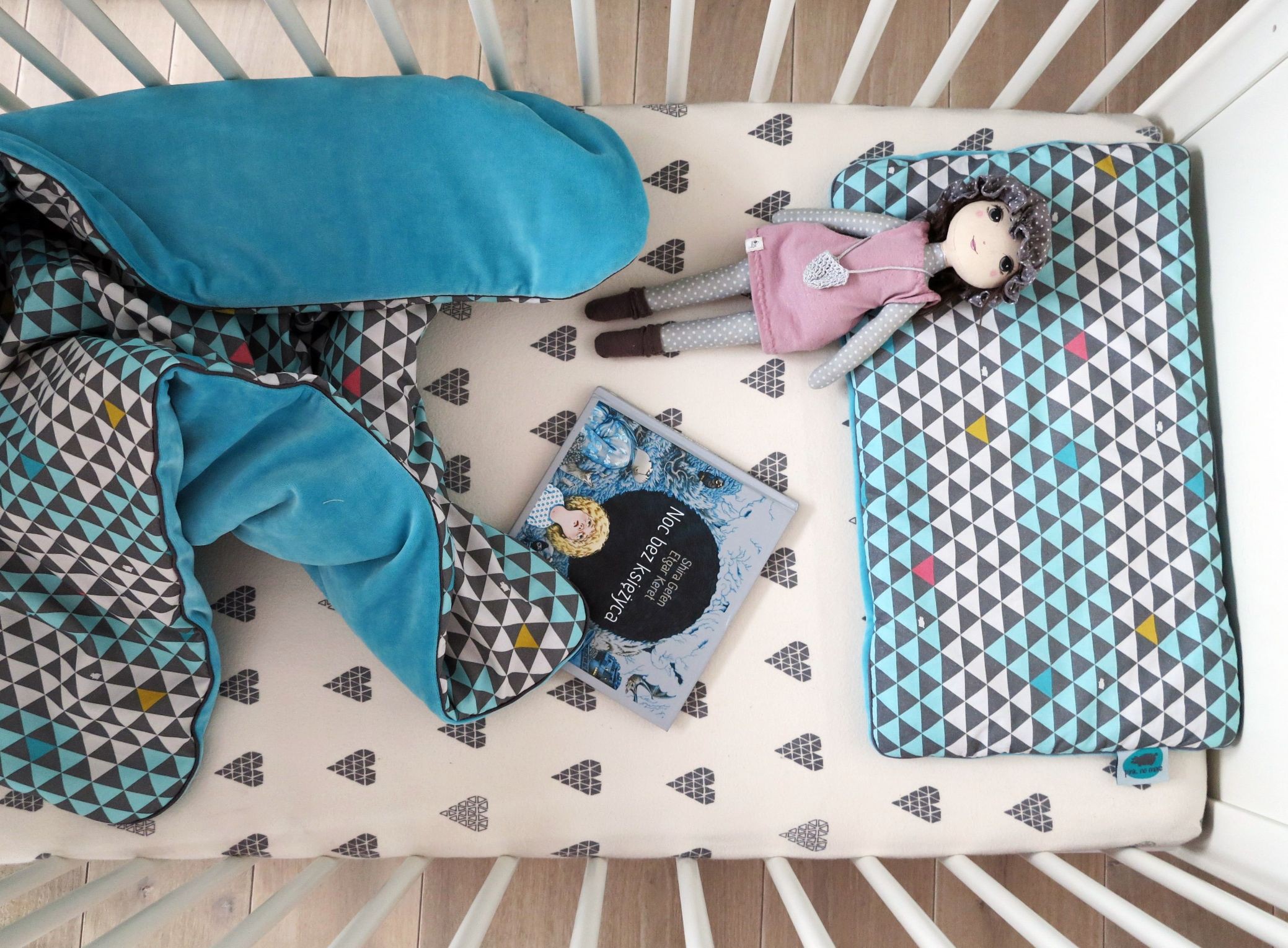 Prześcieradło do łóżeczka serca 120x60 cm