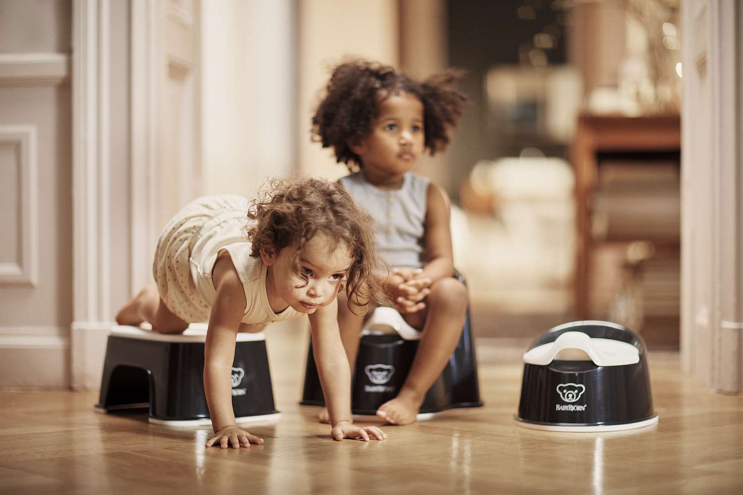 Babybjorn Nocnik Smart Czarny - Kompaktowy | 6m+