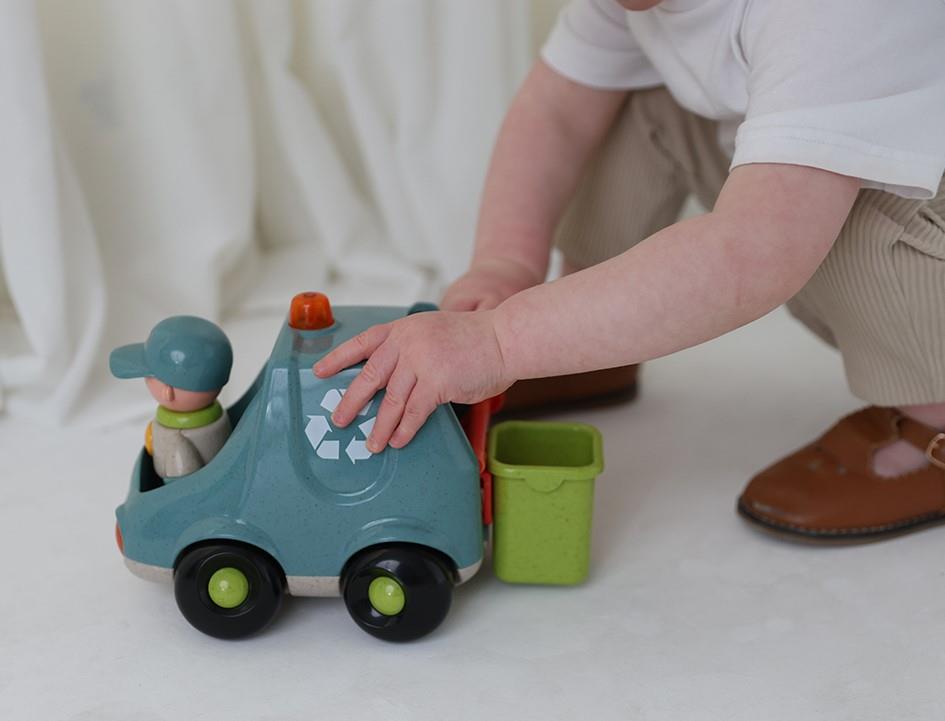 TOLO BIO Śmieciarka z Kierowcą First Friends 1–5 lat