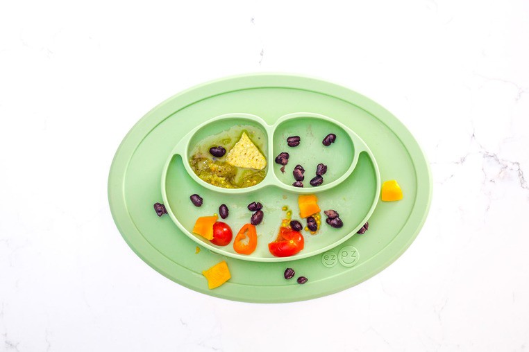 EZPZ, Silikonowy talerzyk z podkładką mały 2w1 Mini Mat pastelowa zieleń