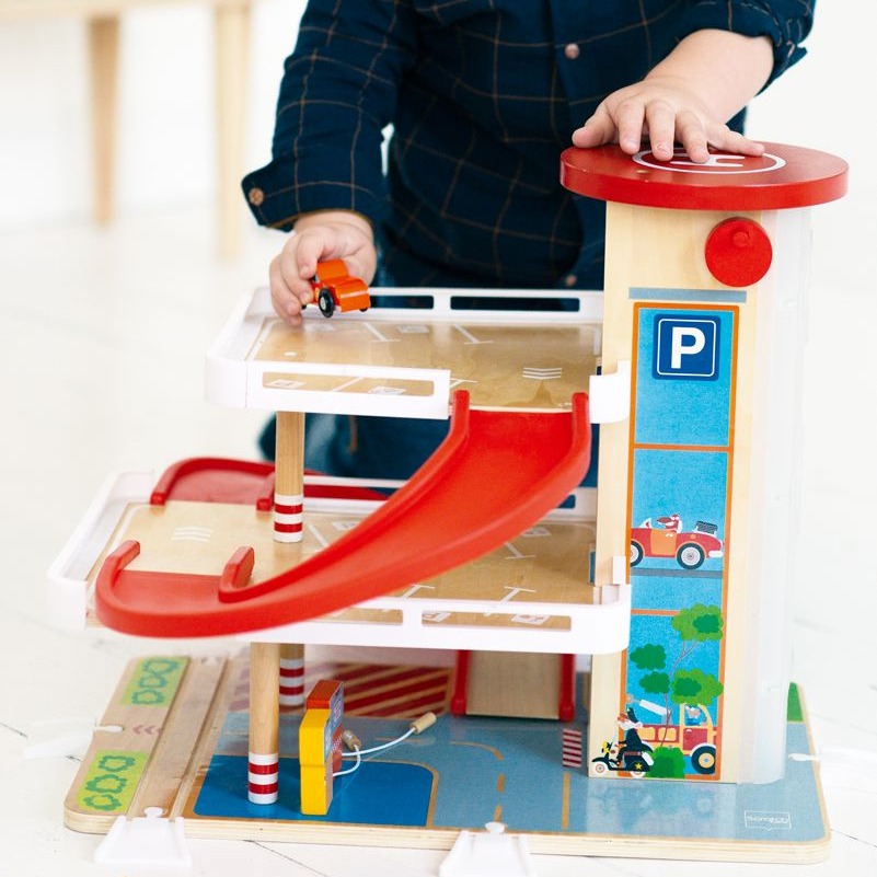 Scratch Garaż Drewniany z Windą 3+