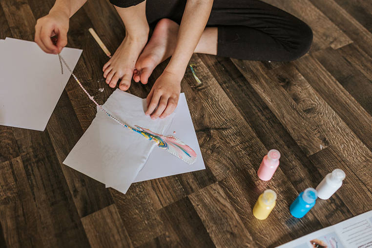 Janod Zestaw Kreatywny Malowanie Łańcuszkiem Kwiaty 8+