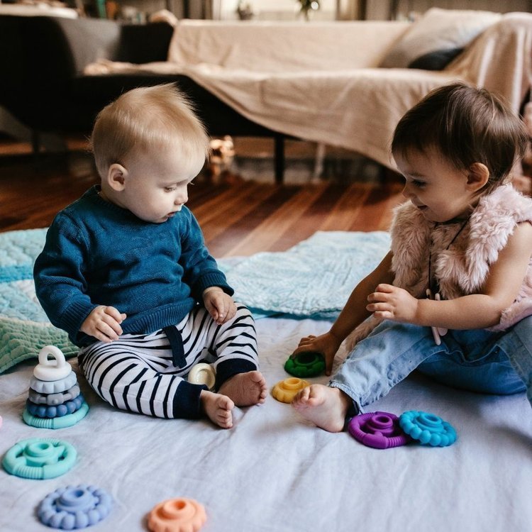 Jellystone Designs Gryzak Wieża Tęczowy 0+