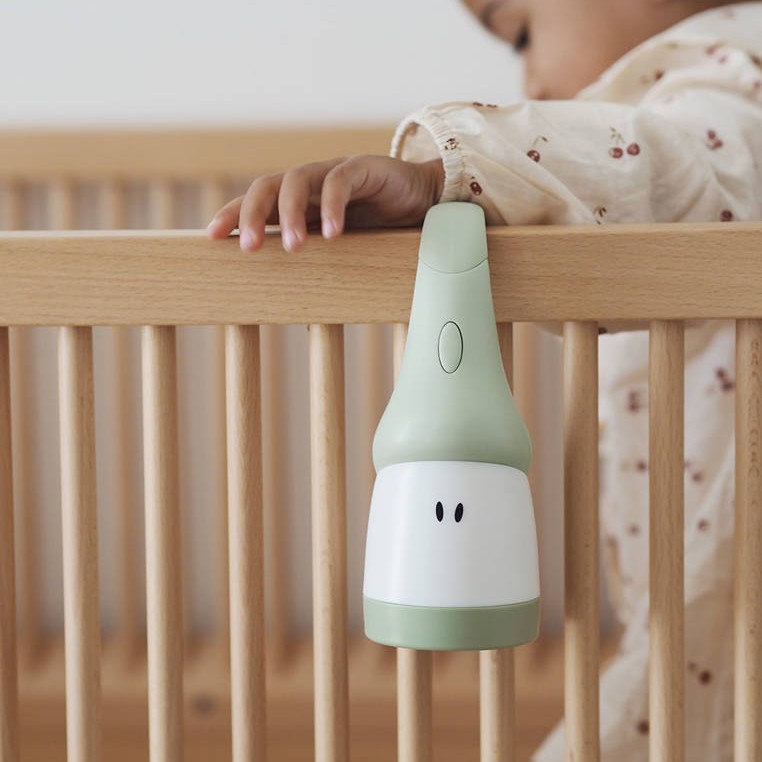 Beaba, Lampka nocna LED przenośna z latarką Pixie 90h świecenia Sage green