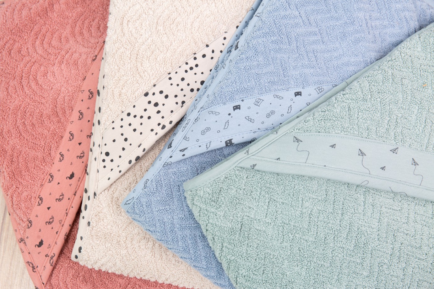 Ręcznik z kapturkiem Bebe-Jou Fabulous Dots 85x75cm