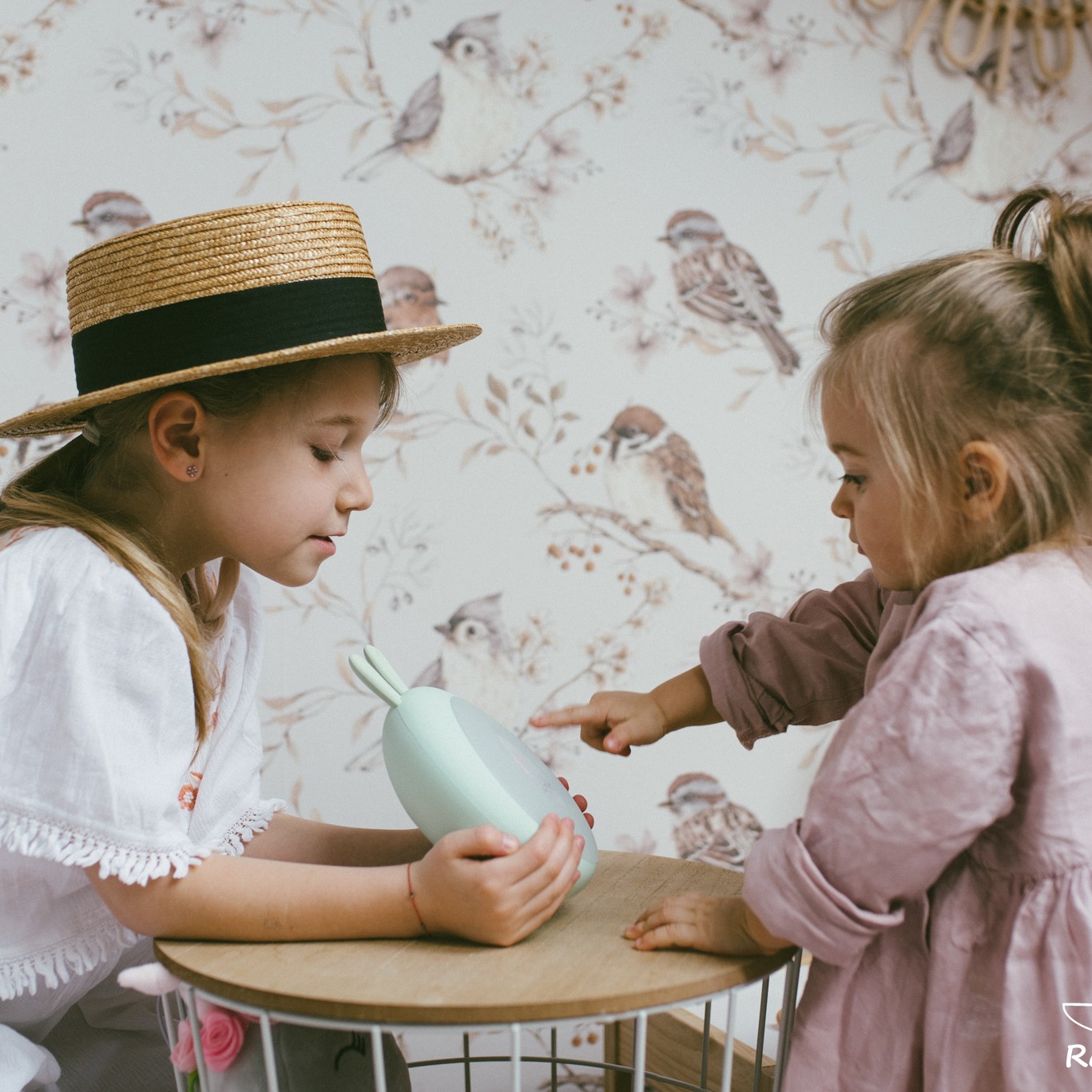 Lampka budząca światłem zielony królik