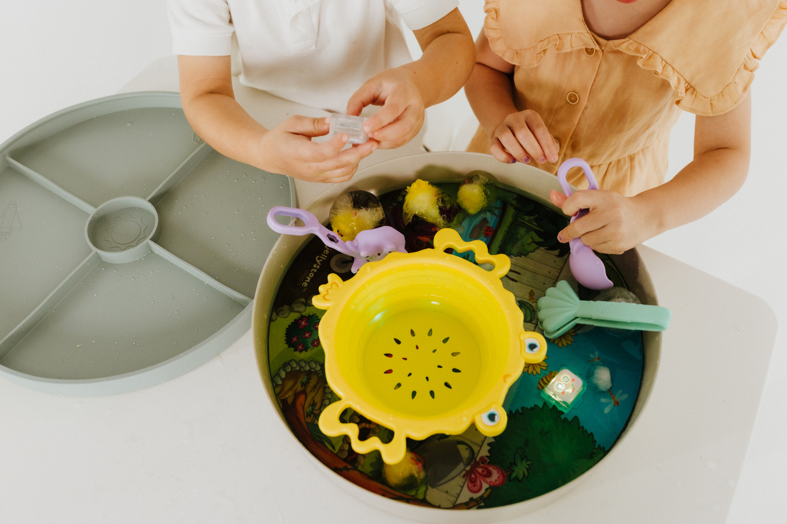 Jellystone Tacka Sensoryczna Play Tray 2w1 Sage 3+