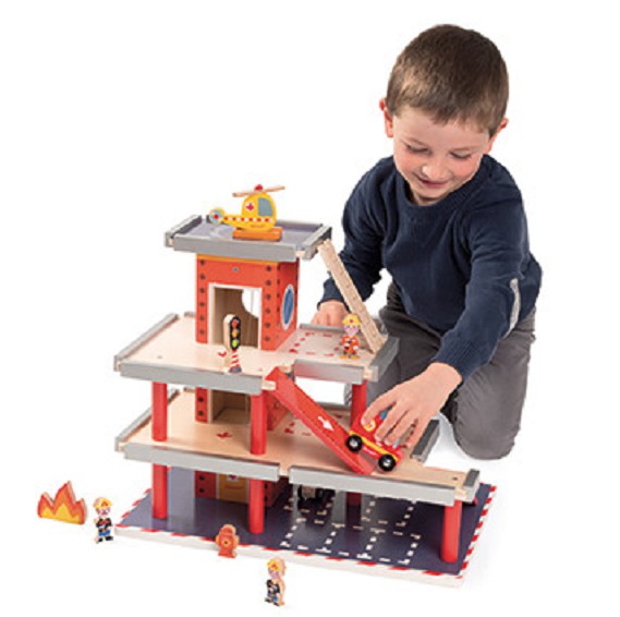 Janod Remiza Garaż Drewniany z Akcesoriami 3+