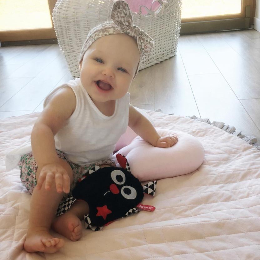 Mom's Care Szeleścik Gwiazdka Czarny Sensoryczny 0+