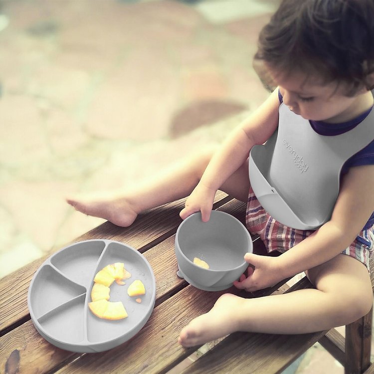 Everyday Baby Śliniak silikonowy szary 4m+