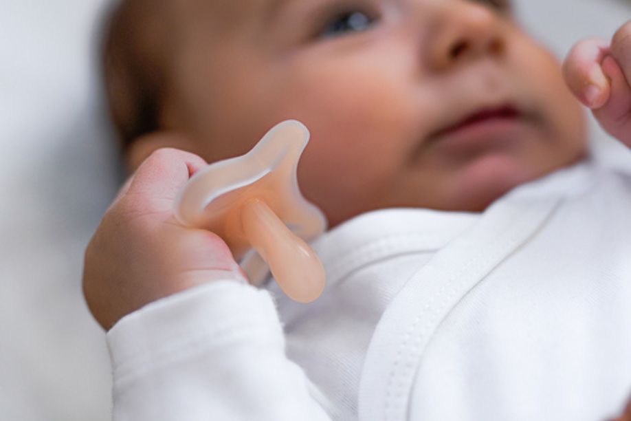 Jaki smoczek dla niemowlaka?