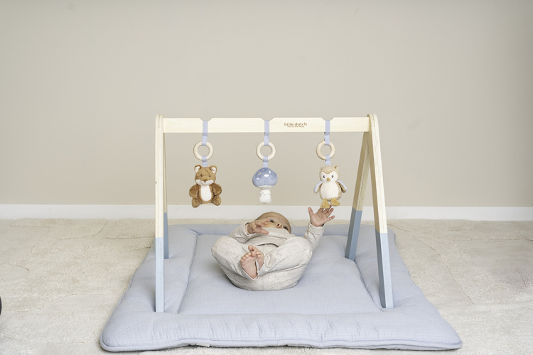 Little Dutch – Pałąk interaktywny Forest Friends – drewniany pałąk z zawieszkami 0–6 mc