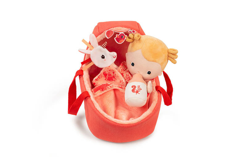 Lilliputiens – Lalka dzidziuś Lena w gondoli z komforterem i butelką mleka - 12 m+