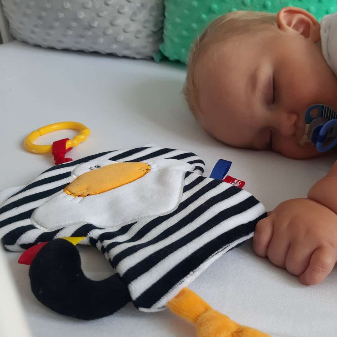 Mom's Care Kot Pasiak Sensoryczny Szeleścik 0+