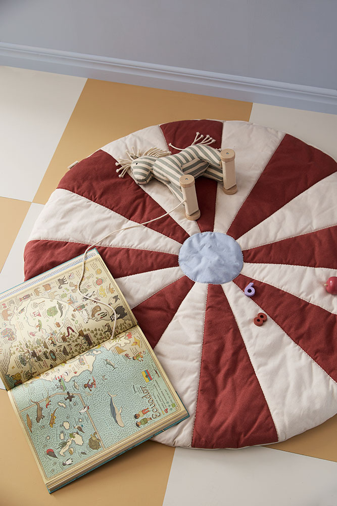 Kid's Concept Mata do Zabawy Circus Czerwona Dwustronna 112x112