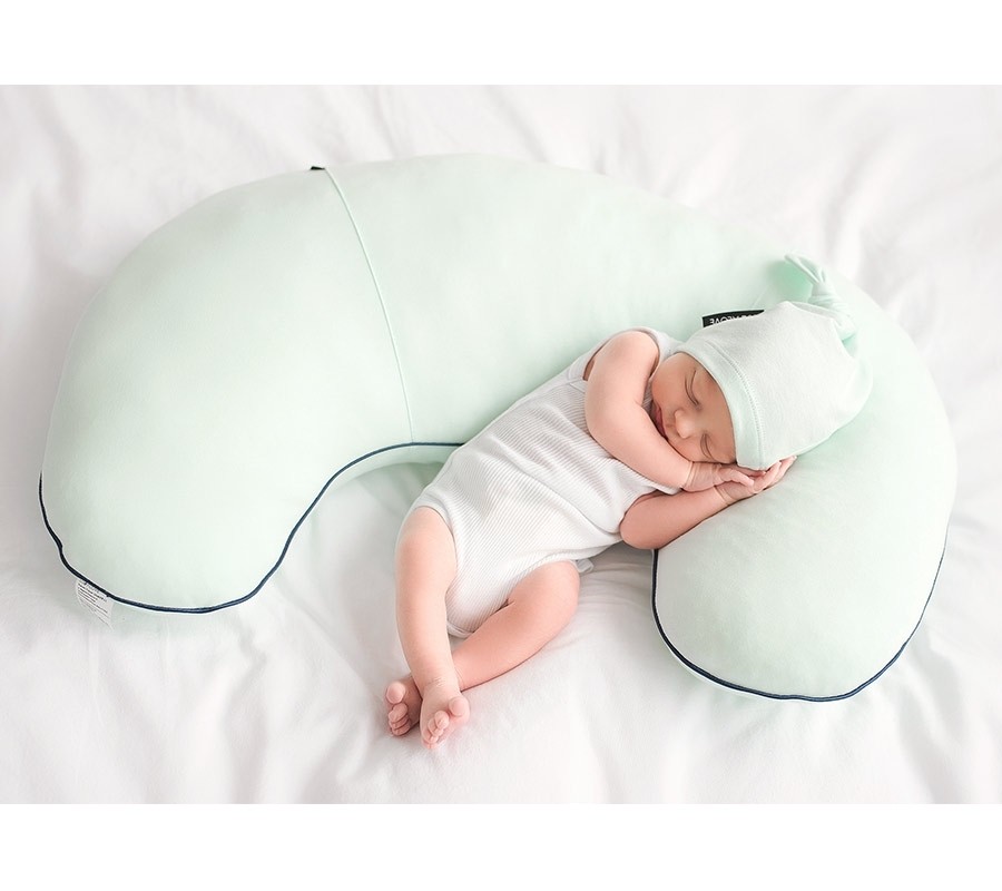 Lullalove Poduszka do karmienia rogal miętowa 0+