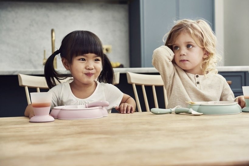 BABYBJÖRN Talerzyk ze sztućcami Powder Green 4m+