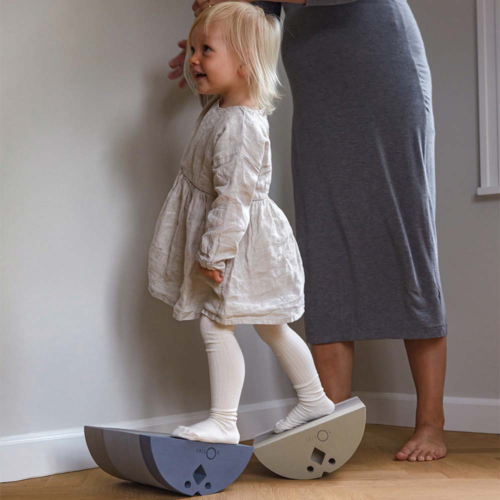 Kurczak bObles Cloudy Blue – zabawka sensoryczna ruchowa do balansowania dla dzieci