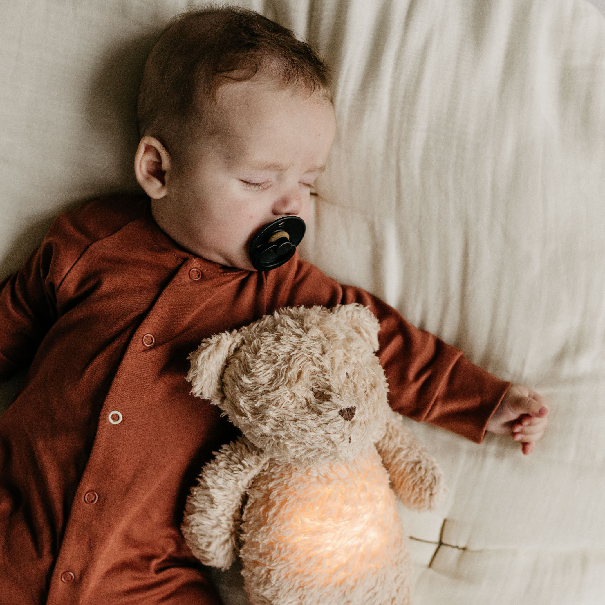 Moonie, Szumiący miś organic z lampką  Cappuccino