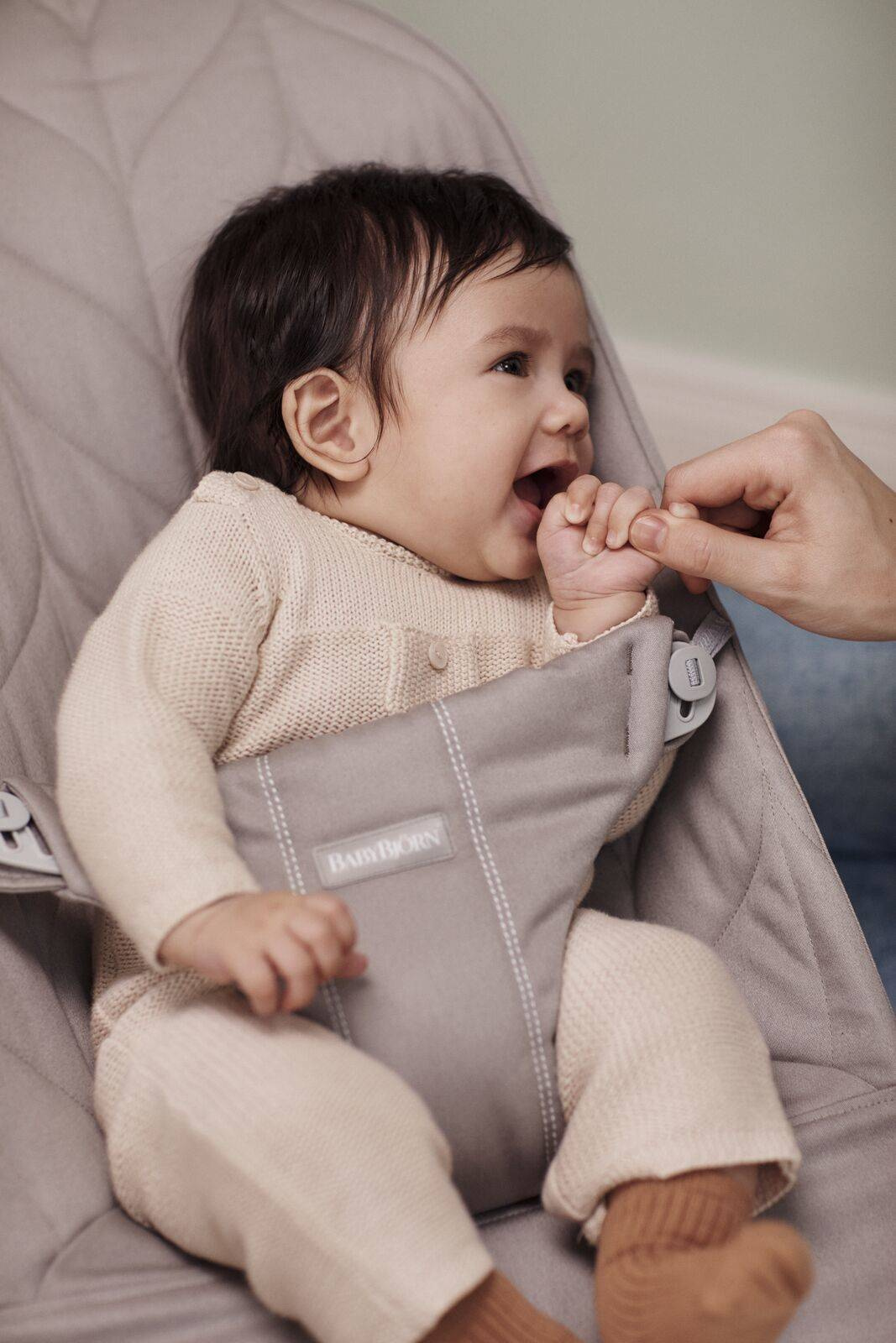 BabyBjorn Leżaczek Bliss Woven Piaskowoszary