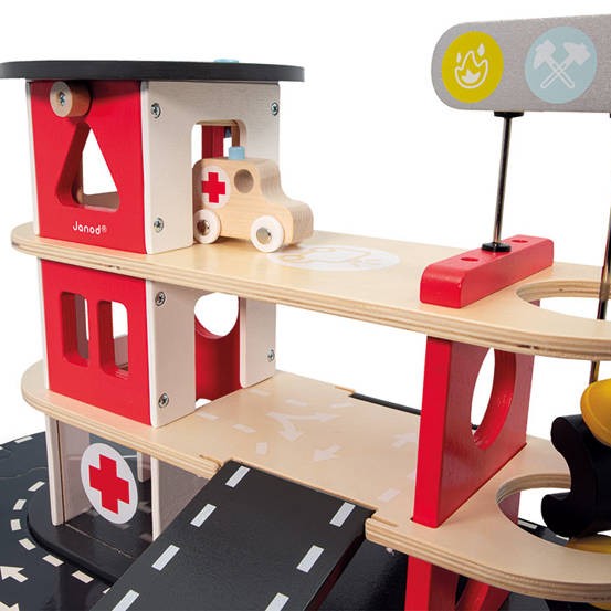 Janod Remiza Strażacka z Akcesoriami Bolid 2+