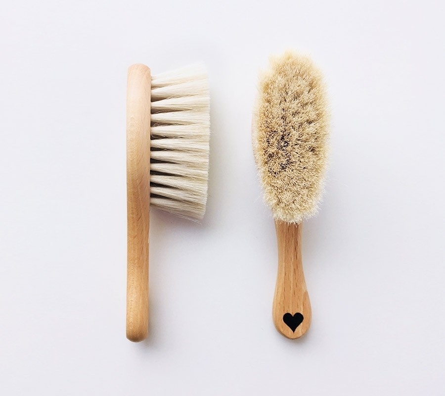 Lullalove Miękka szczotka z koziego włosia z myjką muślinową