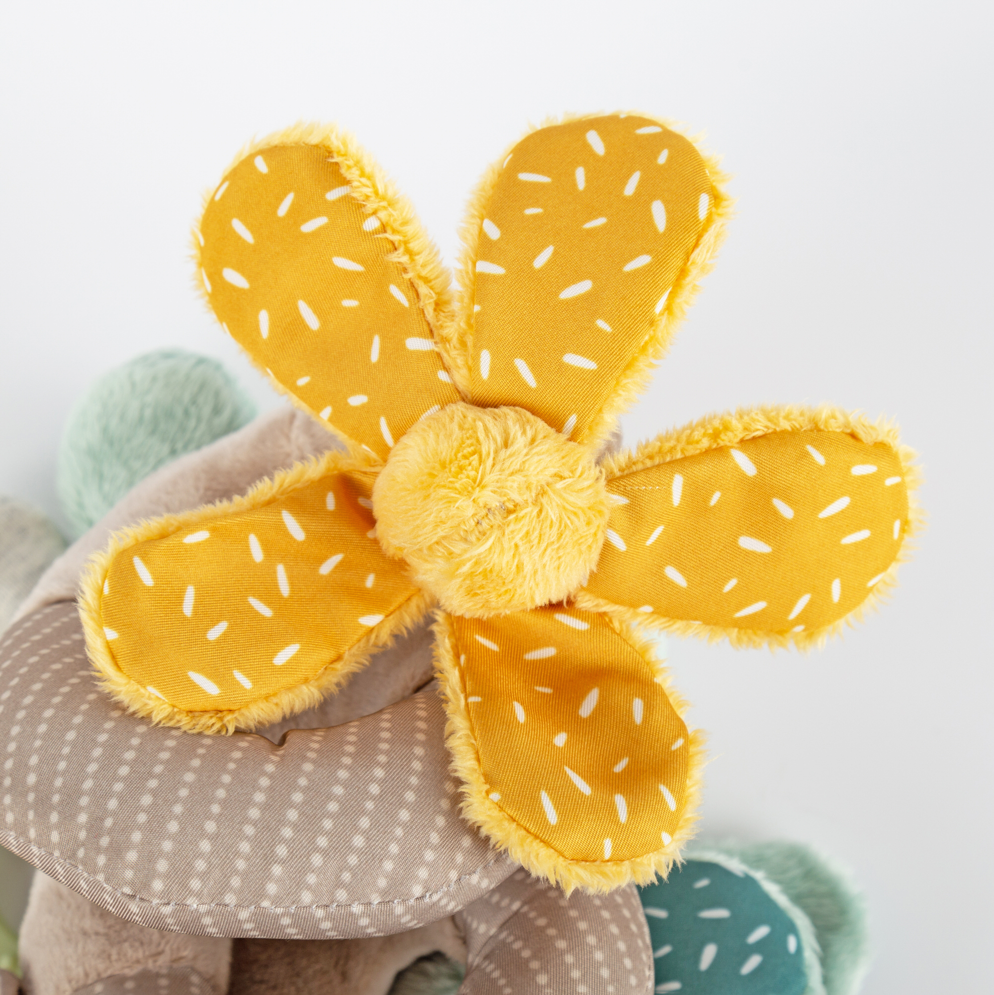 Zabawka rozwojowa Spirala Motyle – grzechotka, lusterko i gryzak 45 cm – sigikid