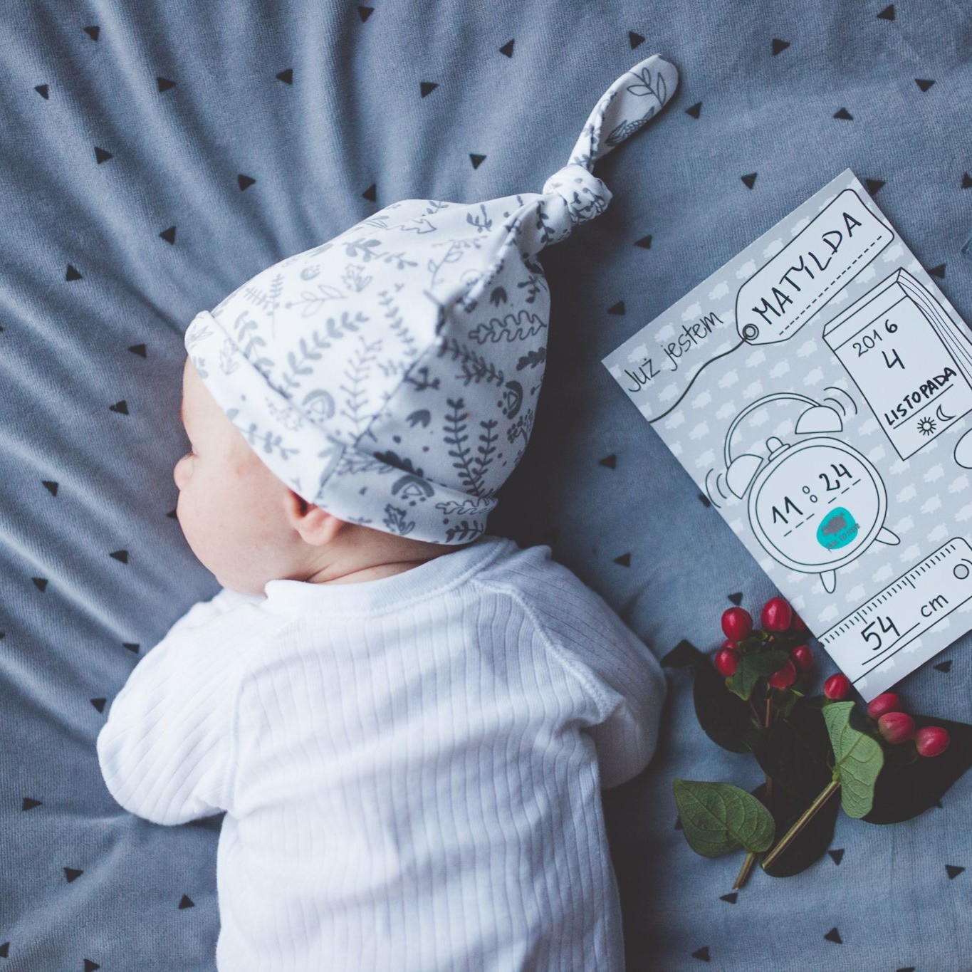 HEARTS & WHITE Czapki Bawełniane dla Niemowląt 0+ | Zestaw 2 szt.