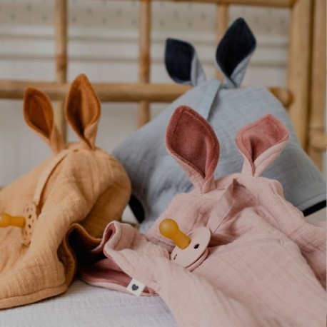 Bibs Pieluszka Przytulanka Kangur z zawieszką na smoczek - Cloud