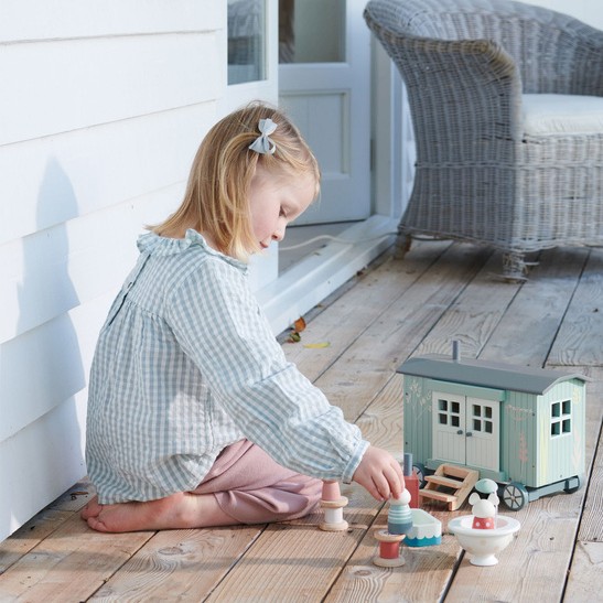 Tender Leaf Toys Chatka na kółkach dla myszek 3+ | Zabawka Premium