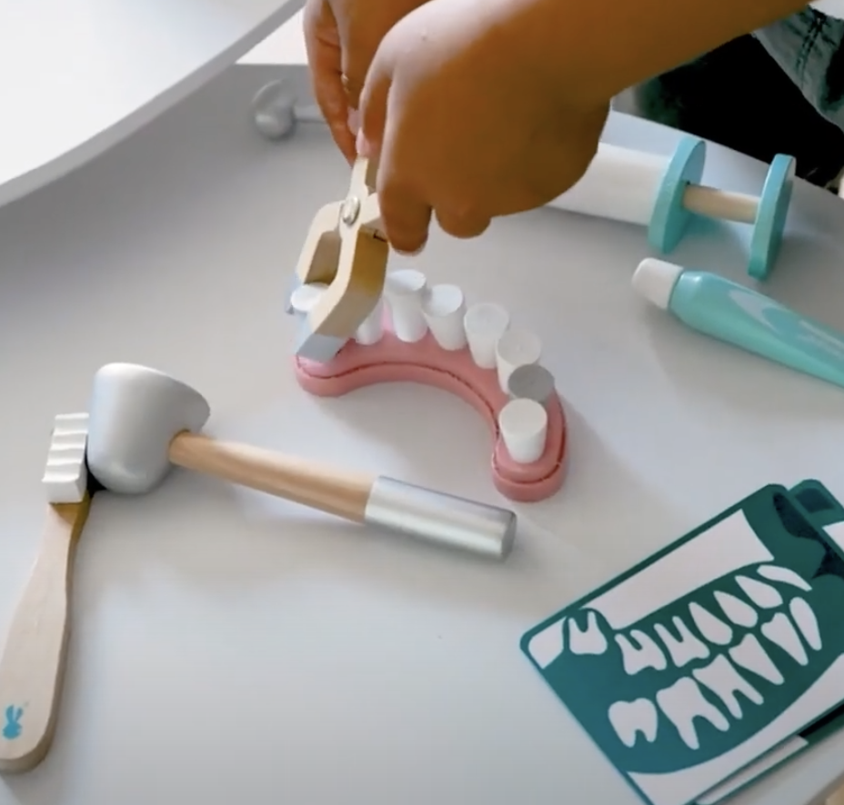 Janod Zestaw Dentysty 9 akcesoriów 3+