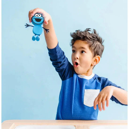 Glo Pals Ciasteczkowy Potwór ze świecącymi kostkami 3+