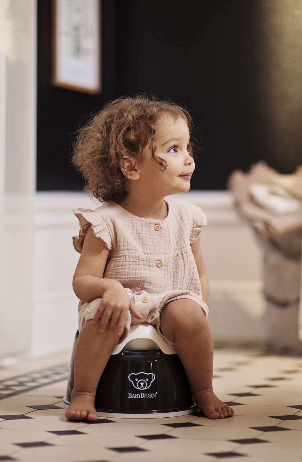 Babybjorn Nocnik Smart Czarny - Kompaktowy | 6m+