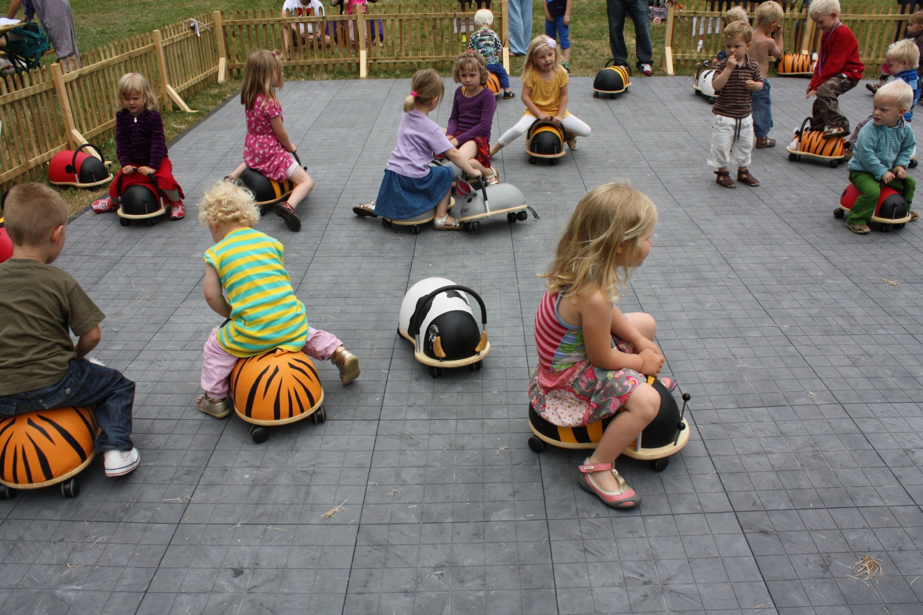 Wheely Bug Jeździk Pszczoła Duża 3+