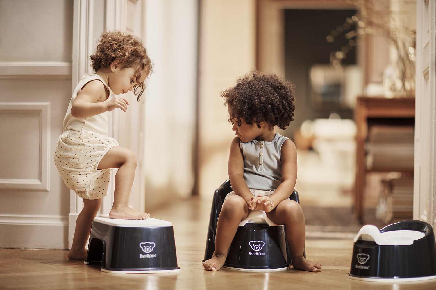 Babybjorn Nocnik Smart Czarny - Kompaktowy | 6m+