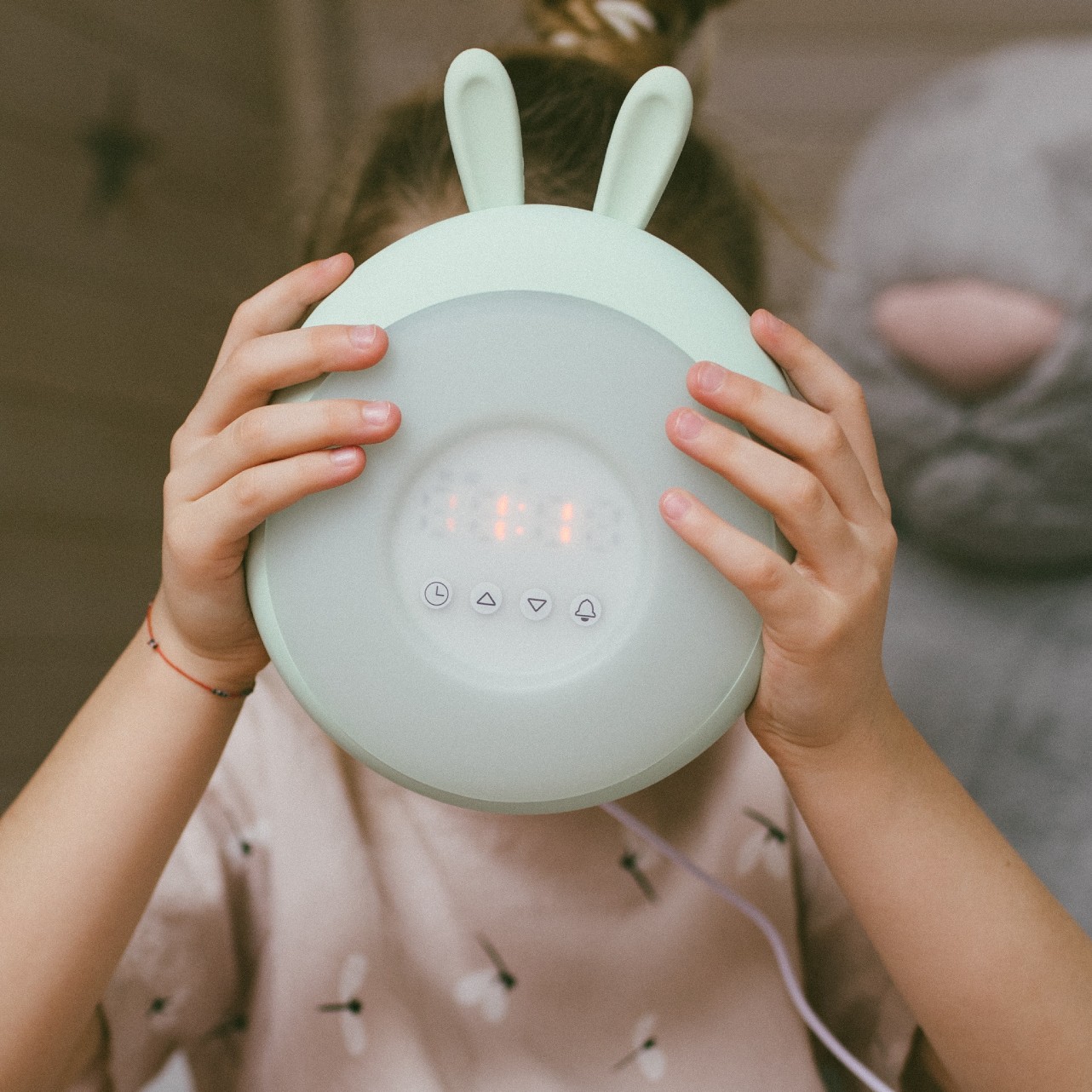 Lampka budząca światłem zielony królik