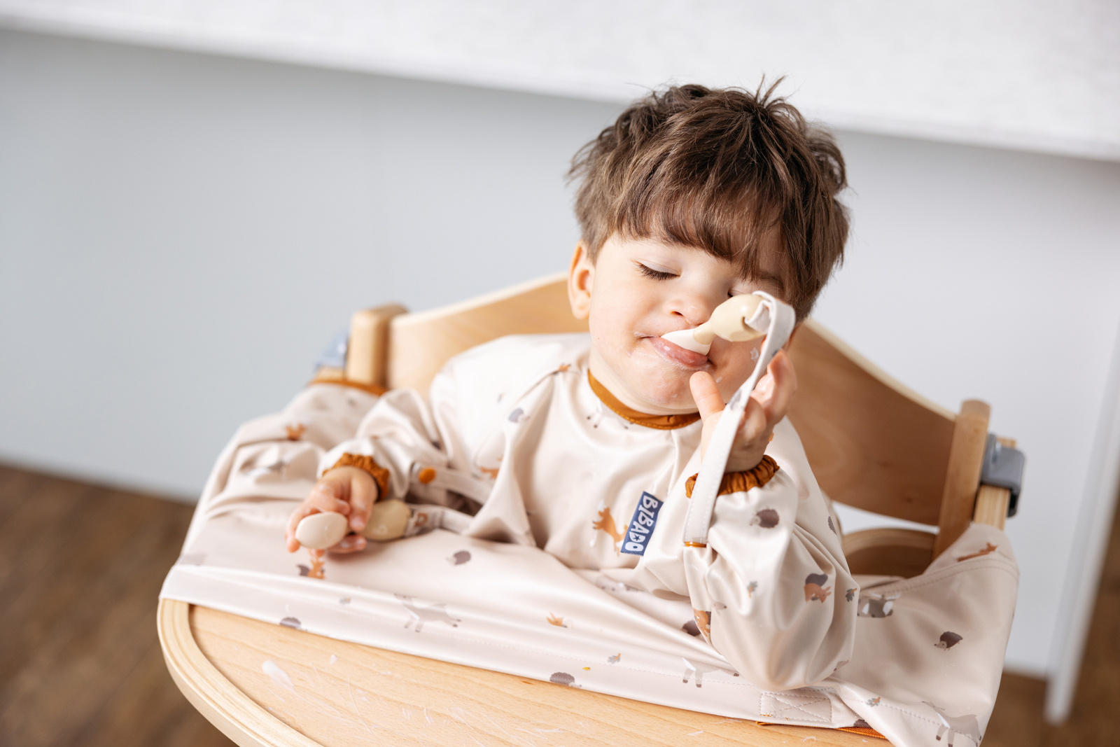 BIBaDO Wodoodporny śliniak z długim rękawem BLW 6m+