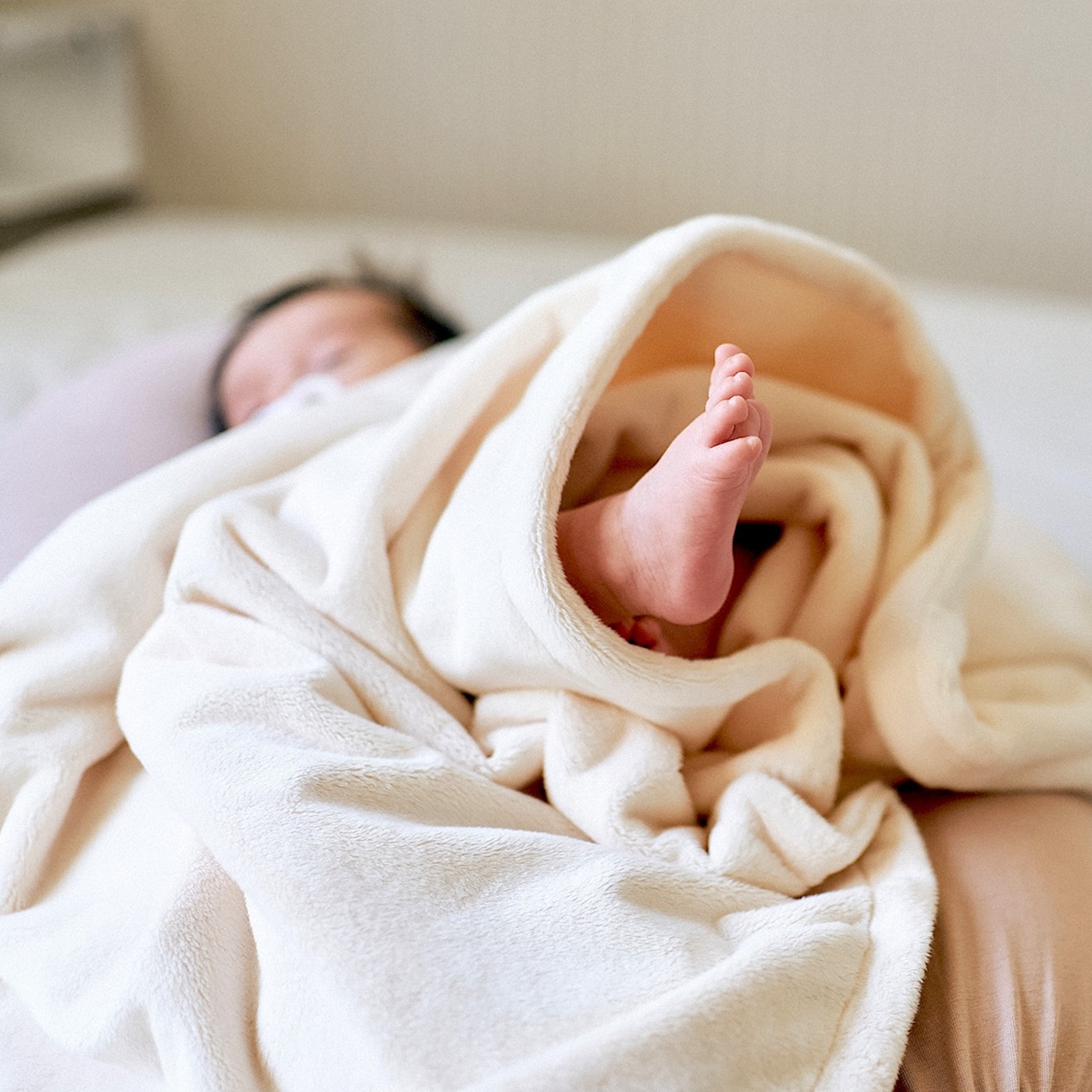 Poofi Kocyk Minky srebrzysty szary 75x95cm