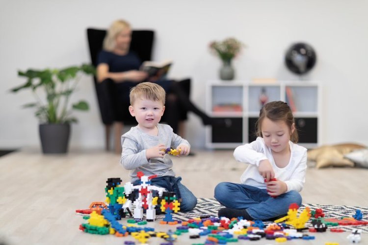 Plus-Plus, Midi Basic - 70 szt walizka metal i książeczka