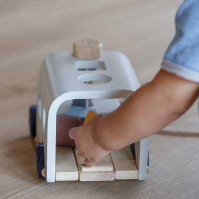 Plan Toys Autobus Sorter Kształtów 12m+