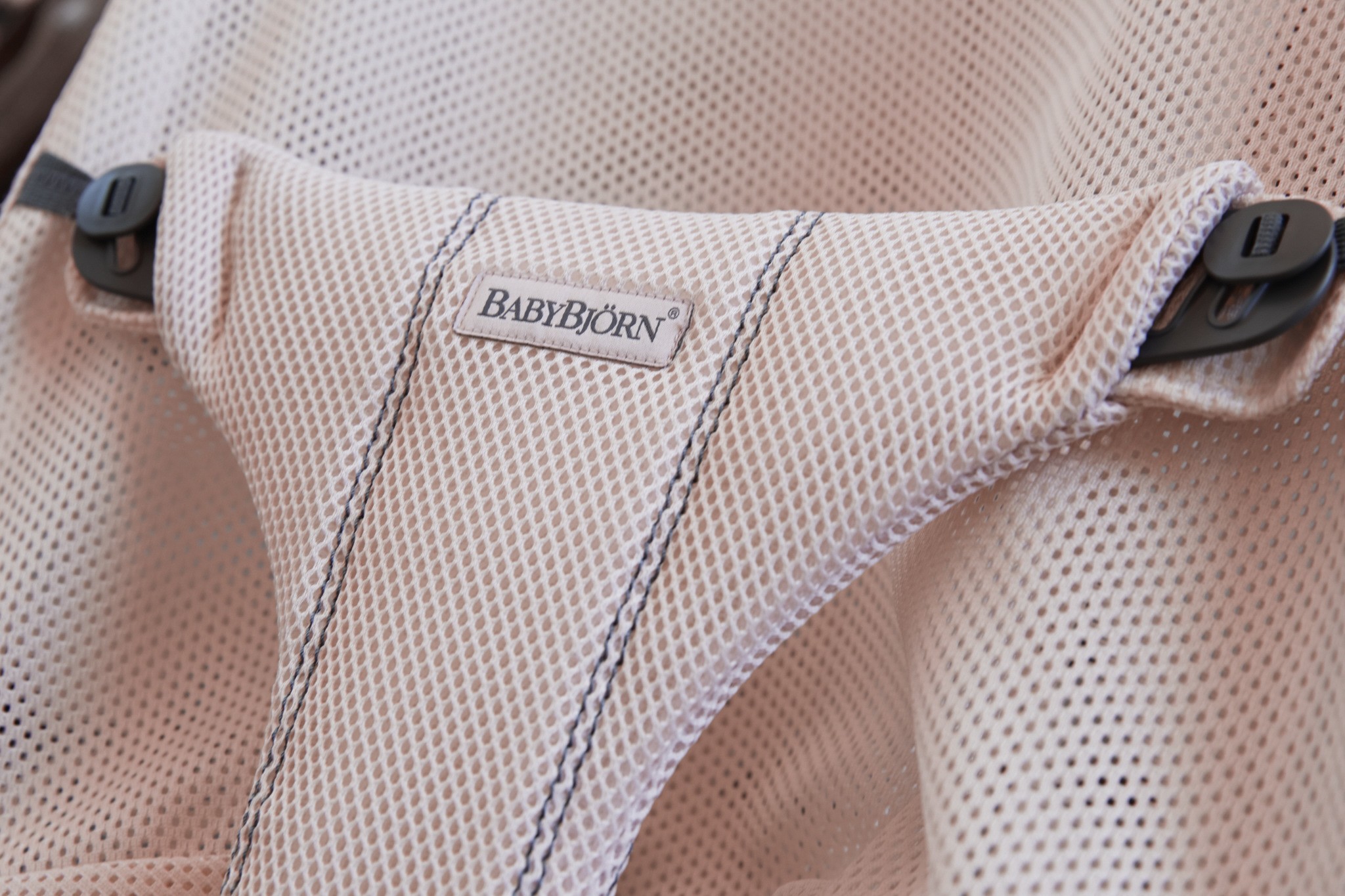 BabyBjorn Leżaczek Bliss Mesh Pudrowy Róż 0+