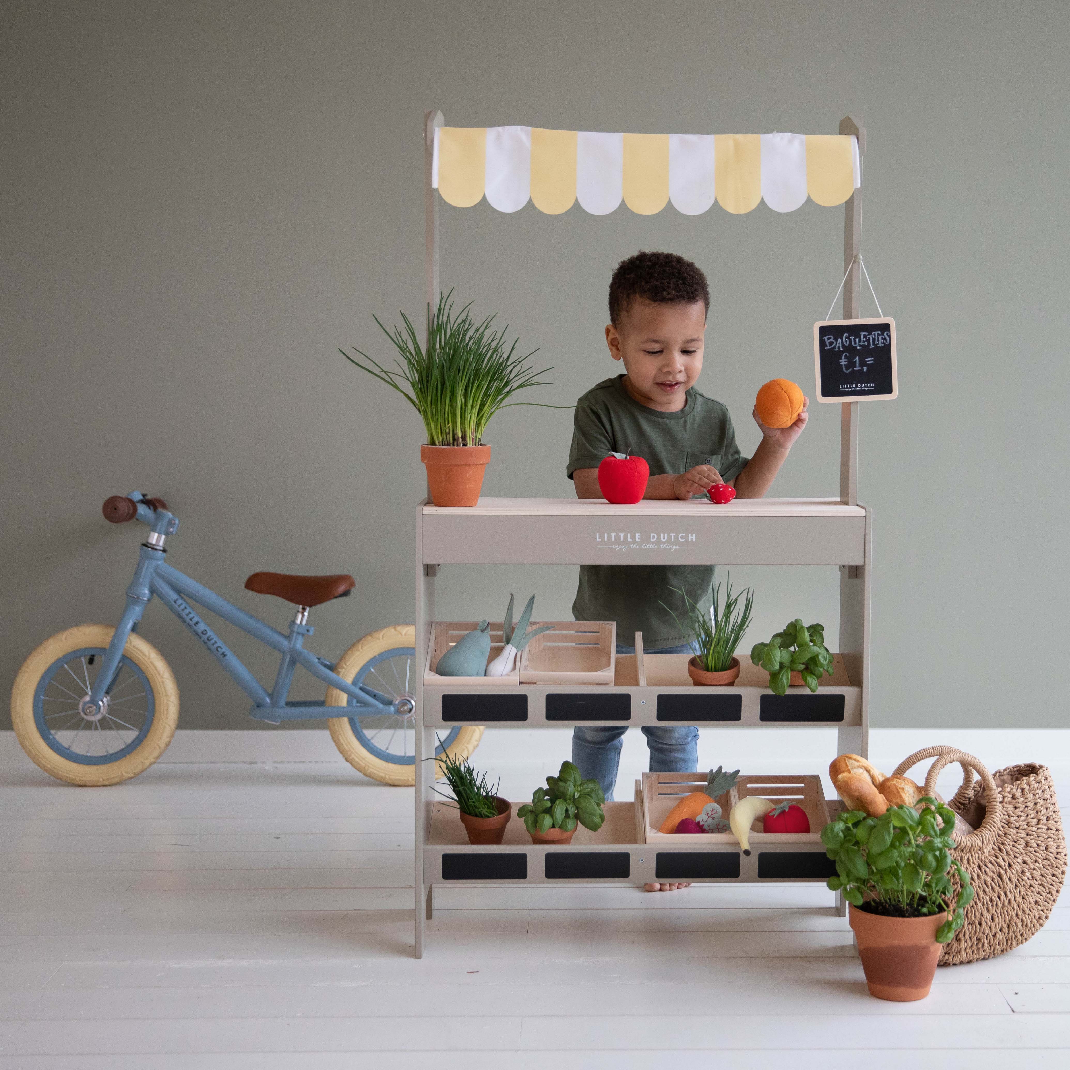 Little Dutch,  Drewniany Stragan