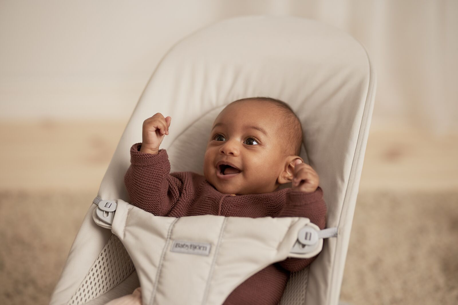 BabyBjorn Leżaczek Balance Soft Tri Fabric Jasny Beż + Zabawka