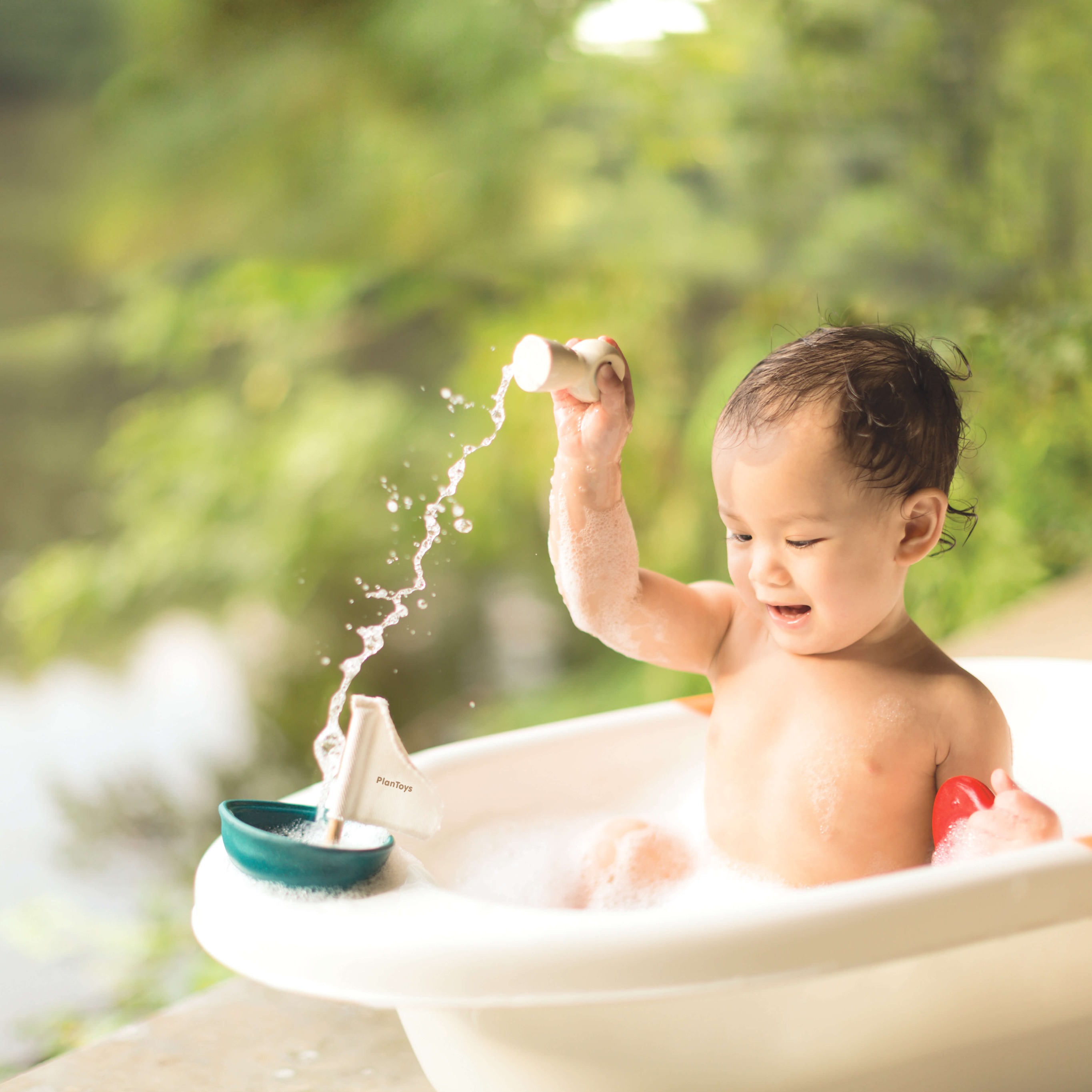 Plan Toys Żaglówka z misiem polarnym - Zabawka do kąpieli 12m+