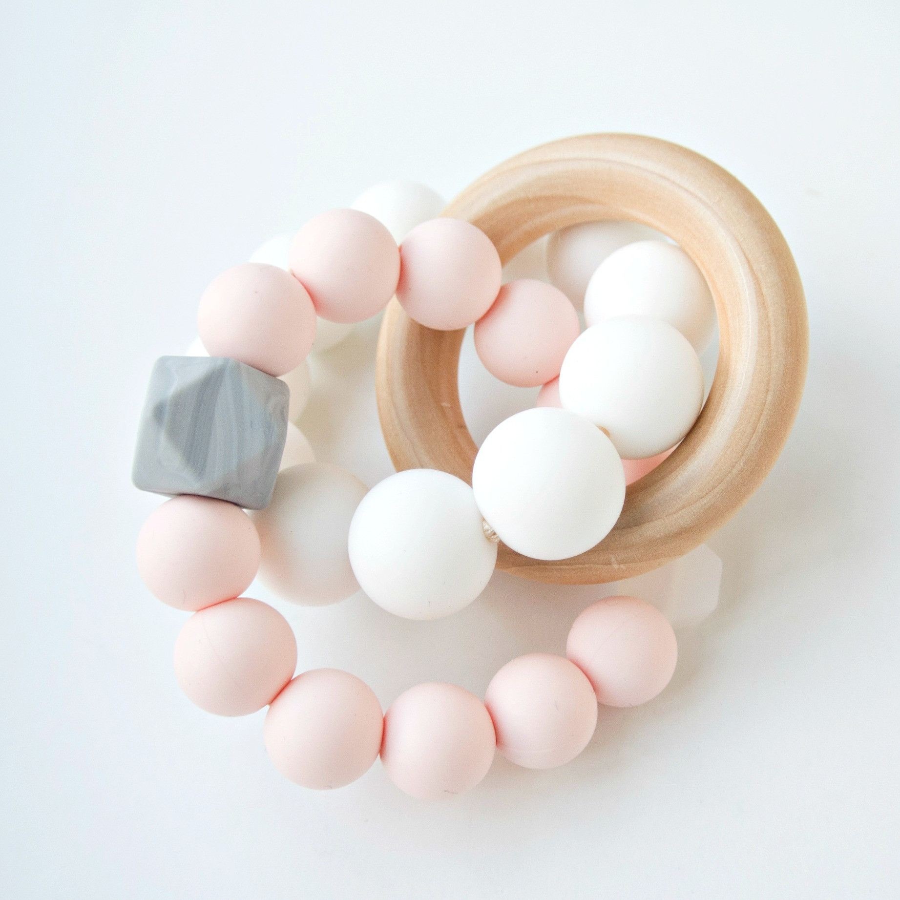 LouLou Lollipop, Gryzak Drewniany z Koralikami TRINITY PINK QUARTZ