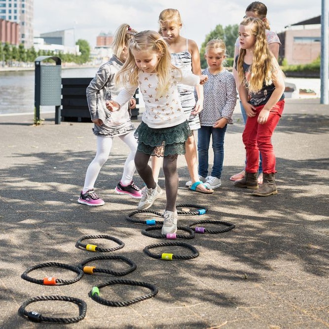 Gra w klasy Hop Scotch - 10 obręczy 6+