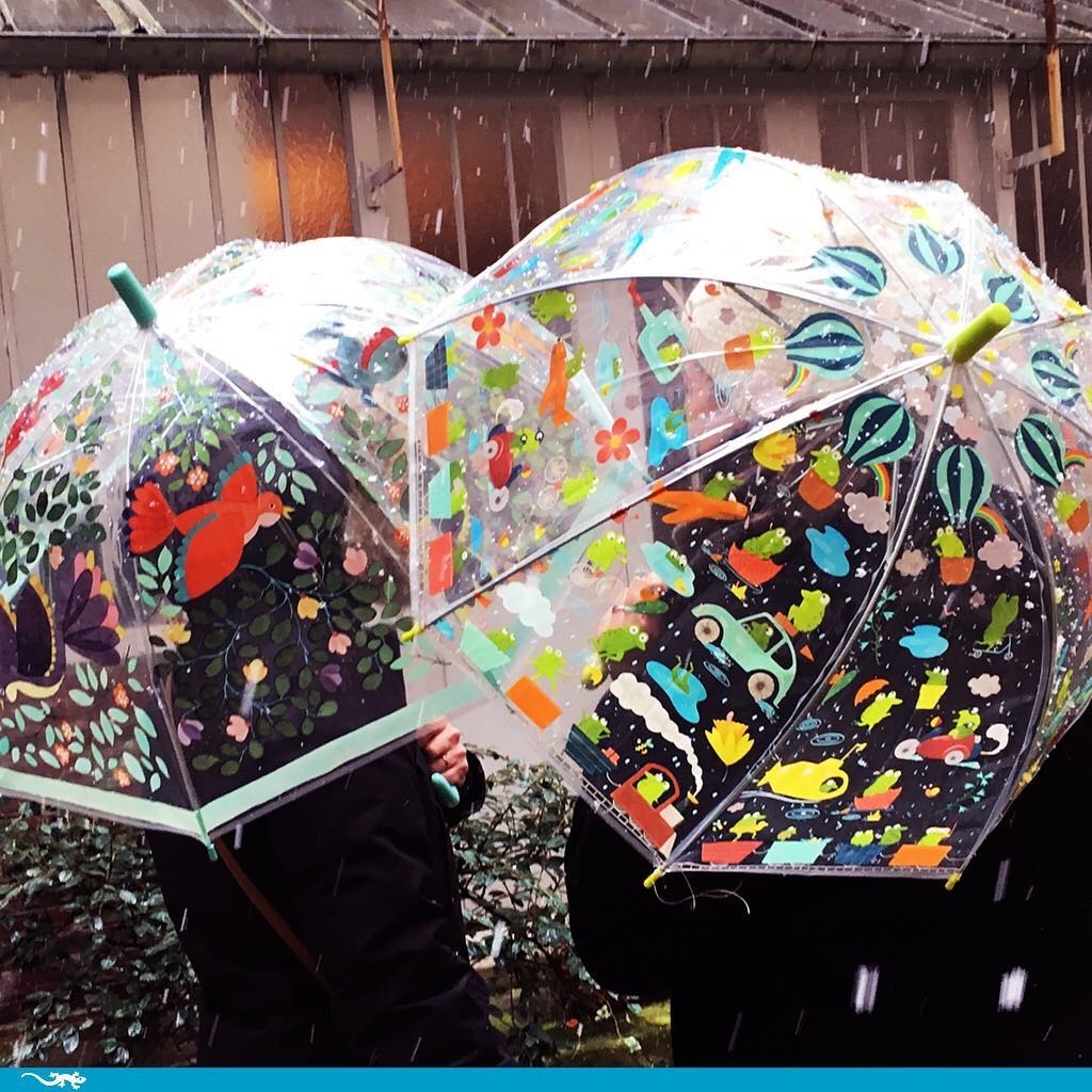 Djeco, Parasol przeciwdeszczowy w deszczu