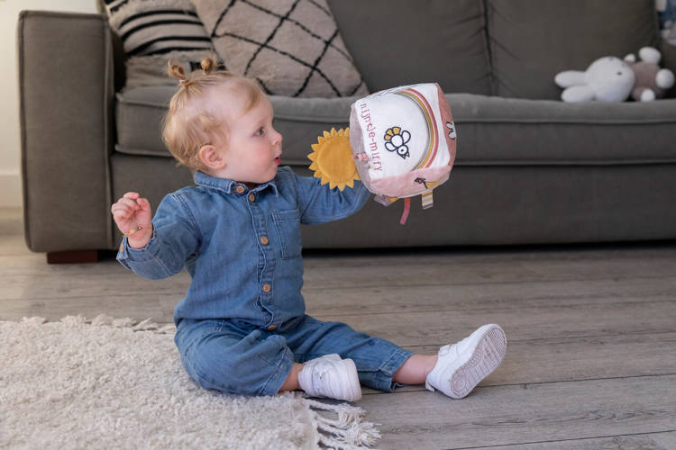 Tiamo Kostka Sensoryczna Miffy Fluffy Pink 0+ | Zabawka Edukacyjna