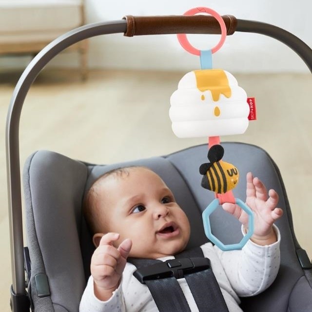 Skip Hop Zawieszka Sensoryczna Beehive 0+ | Zabawka do wózka