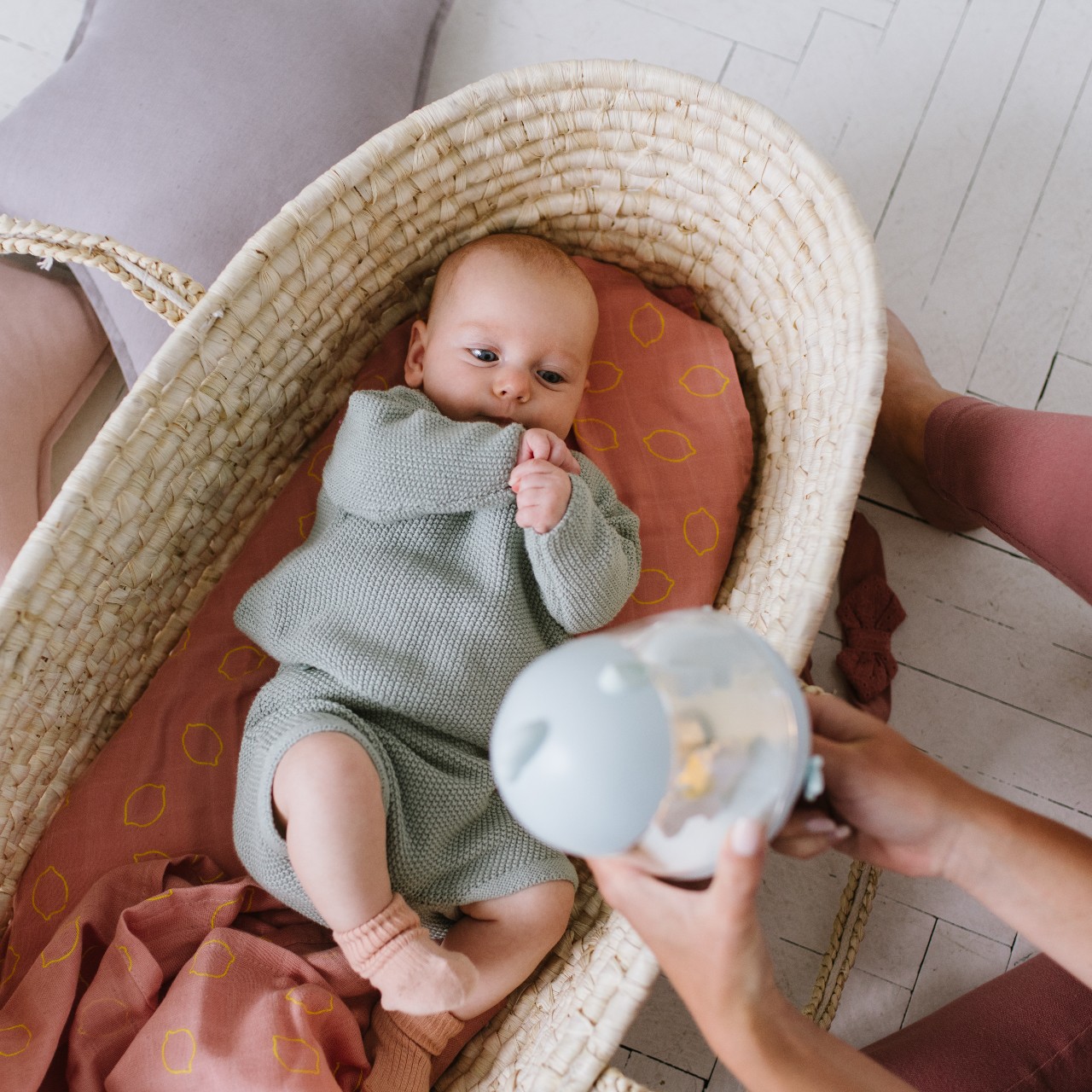 Rabbit&Friends Lampka z pozytywką kurczak niebieska 0+